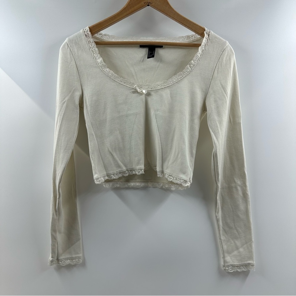 🧸 Forever 21 White Cropped Lace-Lined Long Sleeve – Size Medium